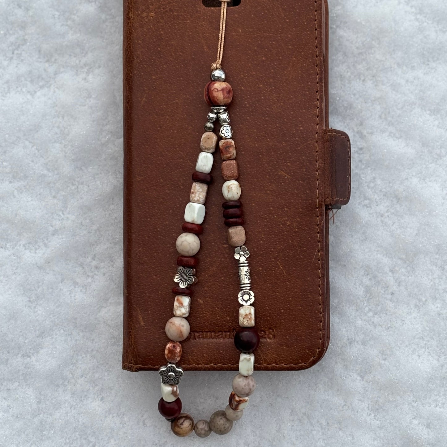Bijou de portable "Racines Ardentes"